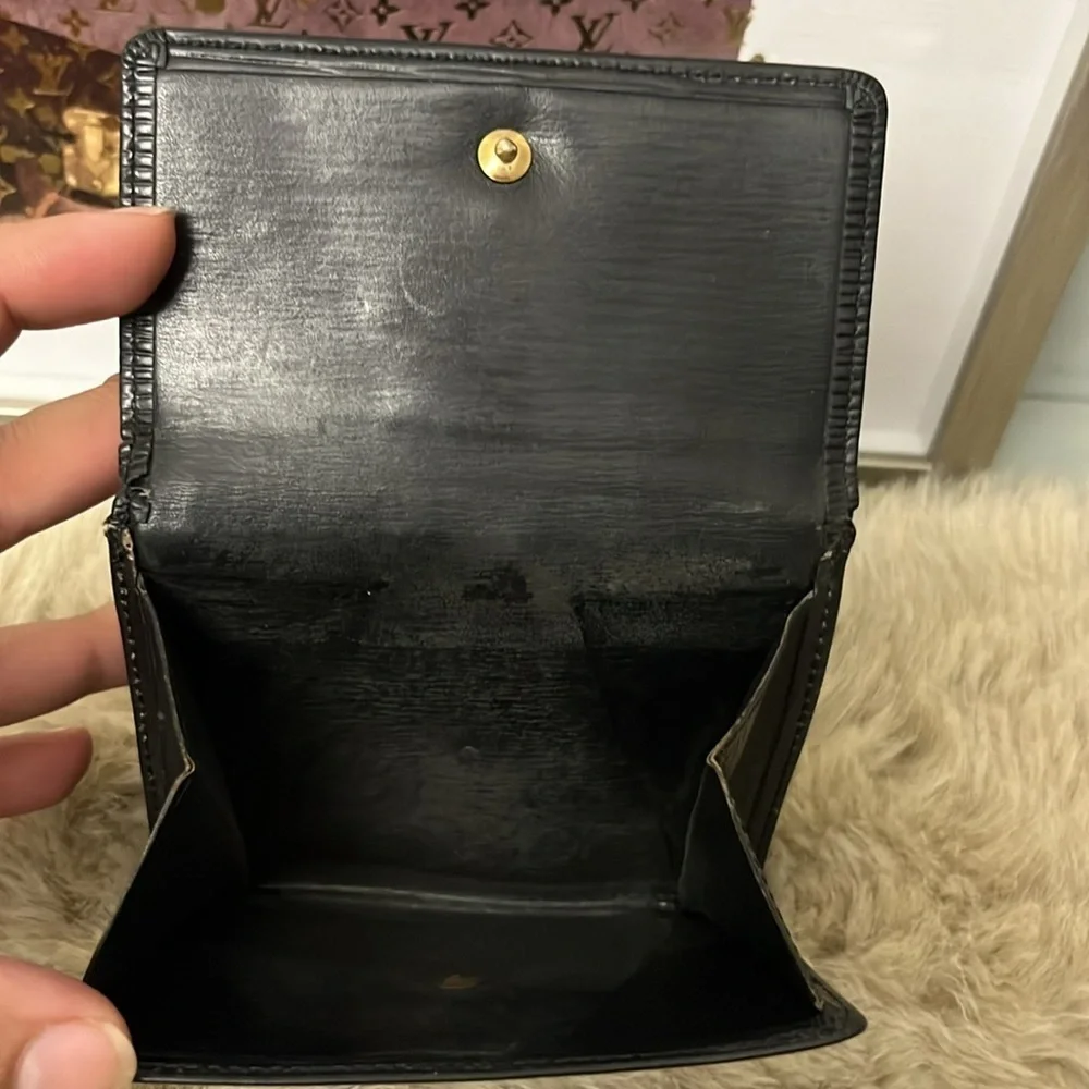 LOUIS VUITTON Epi Unisex Bi-Fold Wallet w/Free Unbranded Chain, Authentic, GUC - Picture 9 of 10